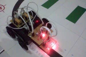 Gambar 2.1 Robot XLITE yang dikembangkan oleh Komunitas Kampung Robot untuk media pembelajaran robot line-tracer analog.